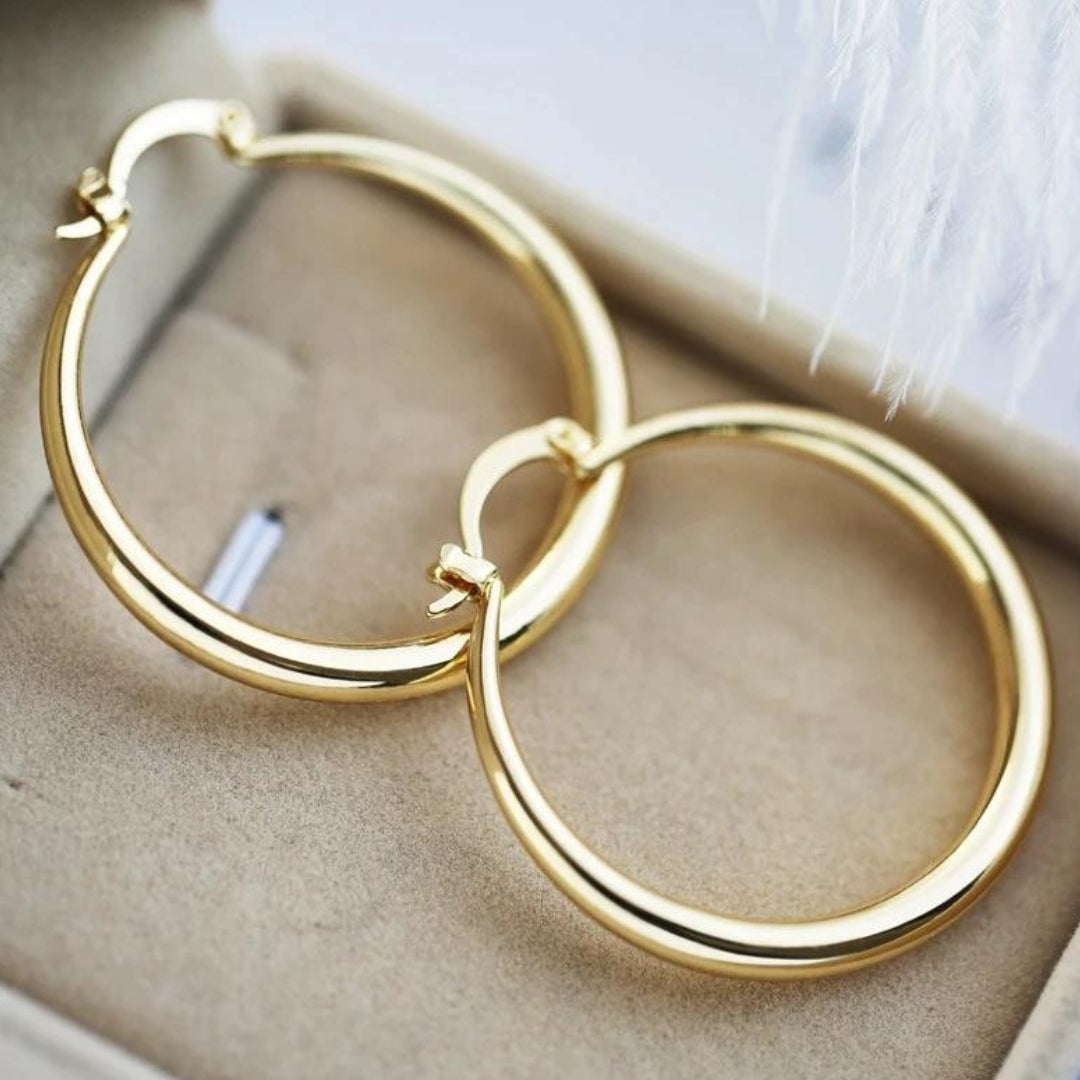 Brincos grandes de argola em ouro