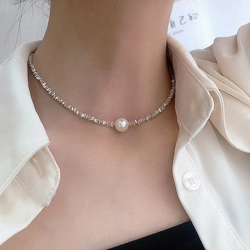 Colar elegante com pérolas